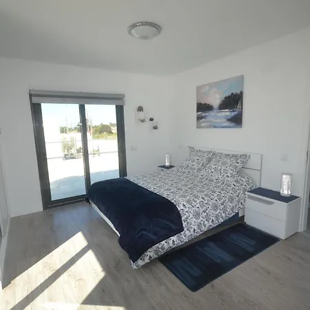 Freistehende Mit Beheiztem Pool In Der Naehe Von Straenden Und Der Reizvollen Stadt Sao Martinho Do Porto, Holiday home *