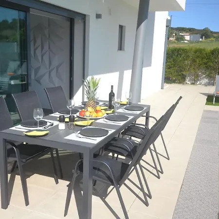 Freistehende Mit Beheiztem Pool In Der Naehe Von Straenden Und Der Reizvollen Stadt Sao Martinho Do Porto, Holiday home Sao Martinho do Porto