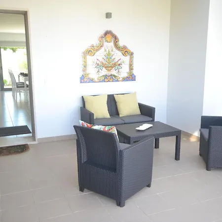 Freistehende Mit Beheiztem Pool In Der Naehe Von Straenden Und Der Reizvollen Stadt Sao Martinho Do Porto, Holiday home *