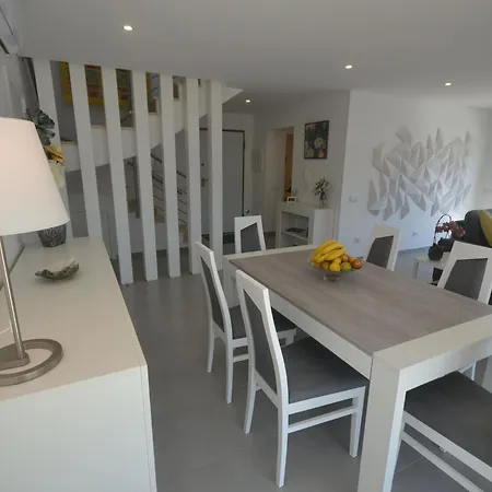 Holiday home Freistehende Mit Beheiztem Pool In Der Naehe Von Straenden Und Der Reizvollen Stadt Sao Martinho Do Porto, *