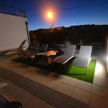 Freistehende Mit Beheiztem Pool In Der Naehe Von Straenden Und Der Reizvollen Stadt Sao Martinho Do Porto, Holiday home